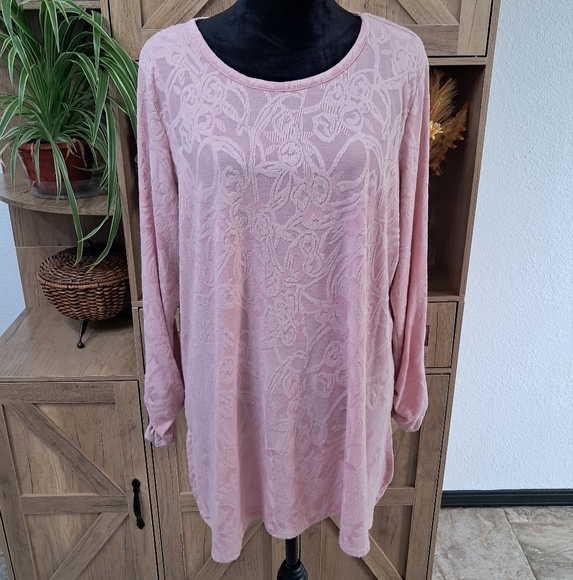 Ave Leisure Women’s 18/20 Tunic Top Pink Embossed Floral Long Sleeve Ruched - Picture 1 of 10